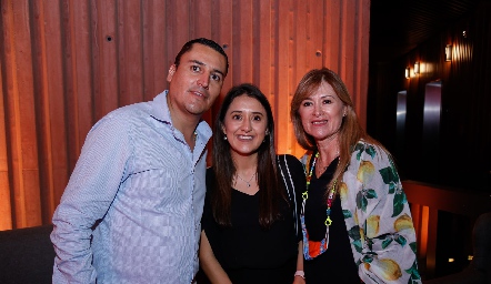 Charbel Olvera, Bárbara Rojas y Gaby Pavon.