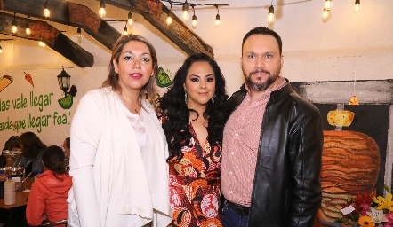  Daniela Zavala, Marisol Piña y Oscar Regil.