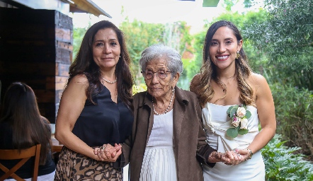  Yolanda Castillo, María Guadalupe y Montse Mondragón.