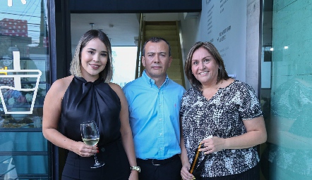  Nayeli Sarranzín, Raymundo Martín y Verónica Echeverría.