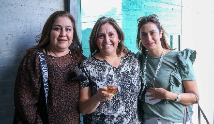  Deyanira Cázares, Verónica Echeverría y Alejandra Rodríguez.