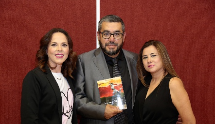 Gizehll García, Aniceto González y Evelin Loredo.