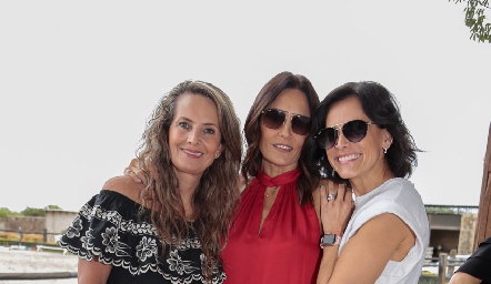 Karina Vita, Claudia Artolózaga y Anilú Enríquez.