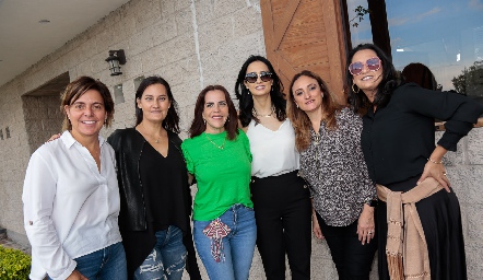  Ale Alcalde, Sandra Morelos, Claudia Martínez, Cristi Villanueva, Adriana Ocaña y Maricel Gutiérrez.