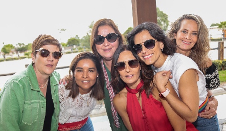  Claudia Hinojosa, Lorena Torres, Deyanira Cázares, Claudia Artolózaga, Anilú Enríquez y Karina Vita.