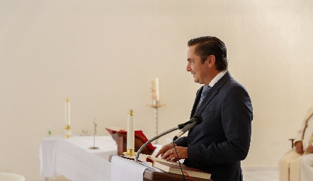  Carlos Almazán.