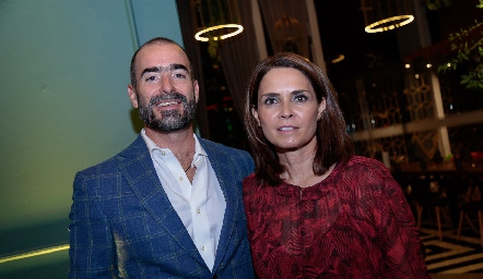  Manuel González y Fernanda Félix.