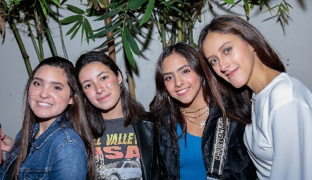  Daniela Díaz, Regina Zárate, Alexa Figueroa e Isabela Ortuño.