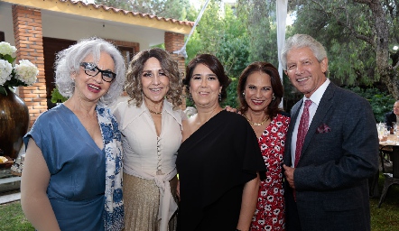  Valeria Guerrero, Irma Leal, Sandra Galván, Gloria Rosillo y Luis Leal.