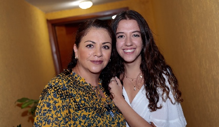  Mónica Carvajal y Mónica Michel.