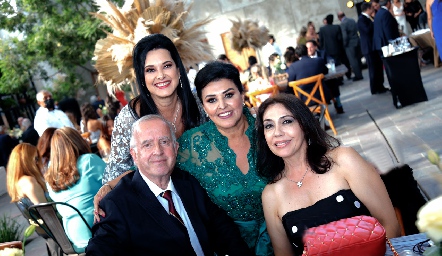  Ana Reyes, Raúl Romo, Diana Reyes de Romo e Irma Lara de Romo.