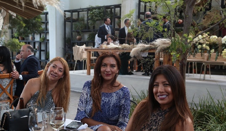  Flor Zarza, Paola Grimes y Gabriela Coulman.