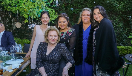  Pilar de Aguilar, María del Carmen Hernández, Georgina Aldrete, María Calvillo y Adriana Calvillo.