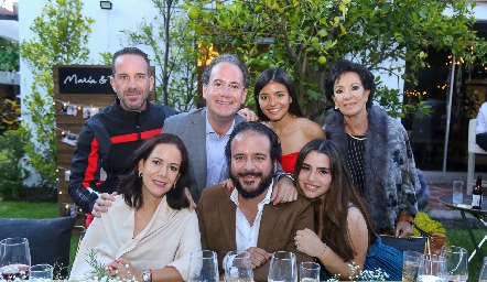  Juan Carlos y Rogelio Orozco, Marijó Villanueva, Rosa Elena Nieto, Ana Elena Orozco, Salvador Orozco y Elena Villanueva.
