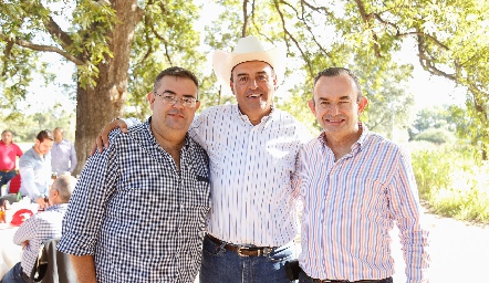  Los hermanos Juan Carlos, Fernando y Alejandro Pérez Espinosa.