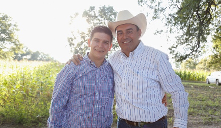  Calolo Pérez con su hijo Fernando.