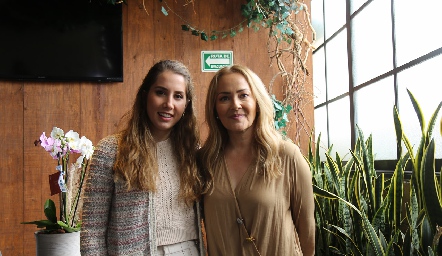  Mónica Torres y Claudia del Pozo.