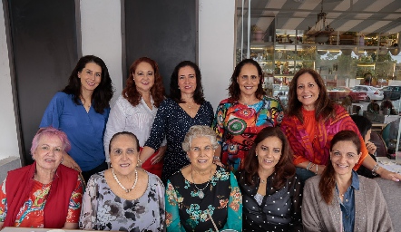  Rebeca Castillo, Omaira Escandón, Rebeca Sandoval, Alejandra Treviño, Esther Sandoval, Esther Treviño, Martha Treviño, Lupita de Treviño y Miriam Sandoval.