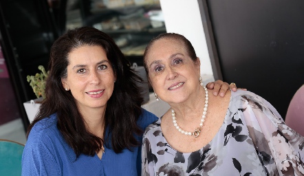  Rebeca Castillo y Martha Treviño.