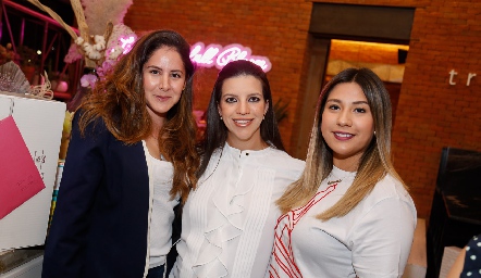 Pupi Torrescano, Dalia Echegoyen y Carmelú Díaz.