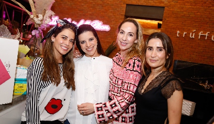  Giselle Stahl, Dalia de Ruiz, Pupi Torrescano y Lourdes Orozco.