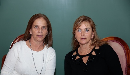  Beatriz de Mezquida y Lorena Robles.