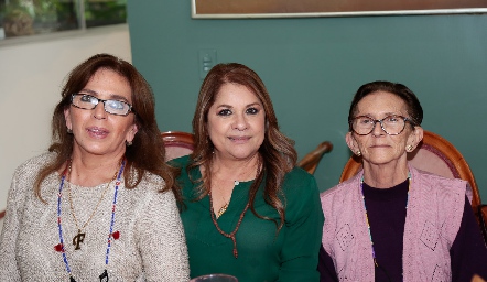  Flor Márquez, Margarita Márquez y Beatriz Galvan.