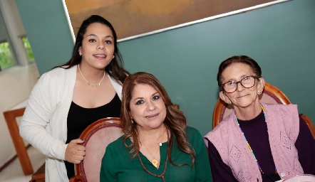  Mariana Martínez, Margarita Márquez y Beatriz Galvan.