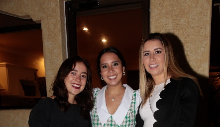  Nuria Ledezma, Ale Negrete y Romina Ortuño.