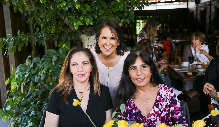  Olga Lorena Castro,  Beatriz Treviño y Gabriela Chevaile.