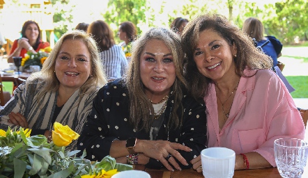  Soledad Piñero, Carla Serna y Elia de Padilla.