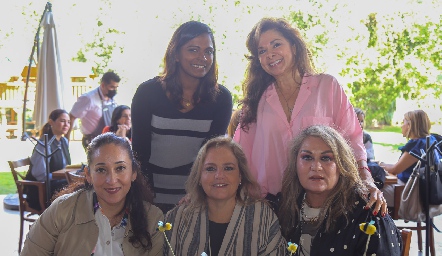 Mena Ka, Elia de Padilla, Adriana Morales, Soledad Piñero y Carla Serna.