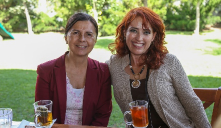  Estela Torres y Adriana Jiménez.