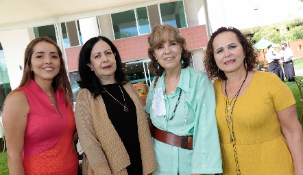 Paola Correa, Píldora Quilantan, Claudia Neuman y Nena Dávila.
