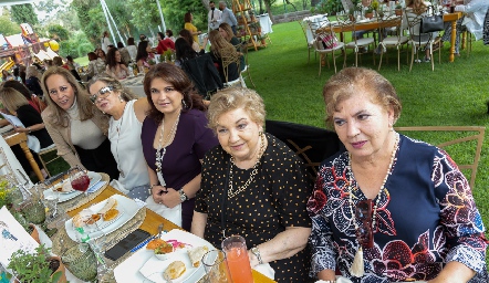  Marcela Suárez de Zapata, Lourdes Zapata, Bertha Navarro de Zapata, Bertha Aguirre y Rosario Navarro.