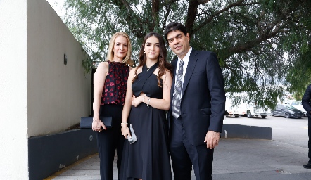  Claudia Carpizo y Luis Torres Corzo con su hija Claudia.