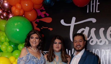  Tania Morales, Valeria García y Héctor García.