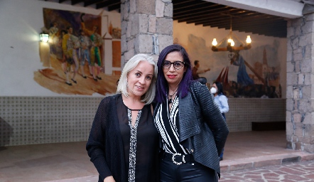  Mónica Aguiñaga y Violeta García.