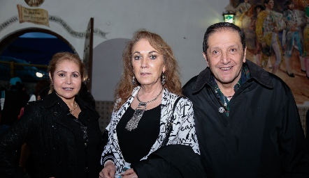  Vianney Lara, July Abud y Pablo Sainz.