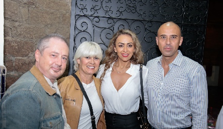  Víctor Marín, Rodica Marín, Jacqueline Gutiérrez y Marco Álvarez.