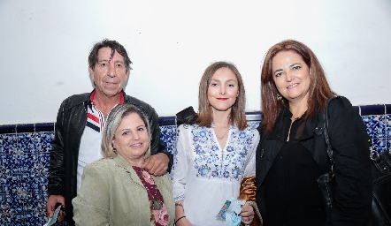  Carlos Madrazo, Patricia Ríos, Fernanda Madrazo y Paulina Gordoa.