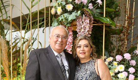  Héctor Manuel Hernández y Patricia Flores.