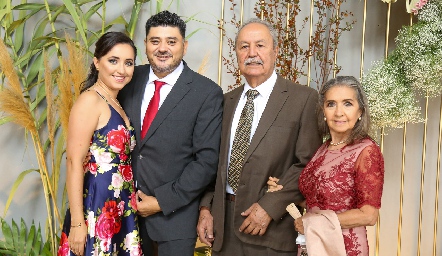  Valeria Flores, Jorge Martínez, Miguel Flores y Carolina Meraz.