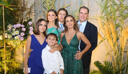  Familia Nava Villalobos: Vale, Andrés, Cristy, Huicho, Cristina y Luis.