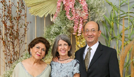  Luz Elena Villalobos, Elvy y Carlos Villalobos.