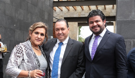  Ruth de Valle, Juan Carlos Valle García y Enrique Hernández.
