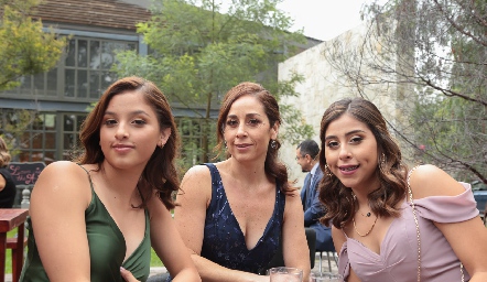  Isabela, Elena y Mariana.