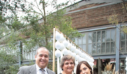  Luis Hernández, Adriana Guevara y Lucía Betancourt.