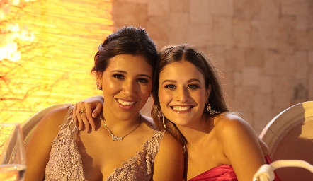 Camila y Sofía.