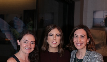  Lorena Anaya, Marisa Tobías y Araceli Aranda.